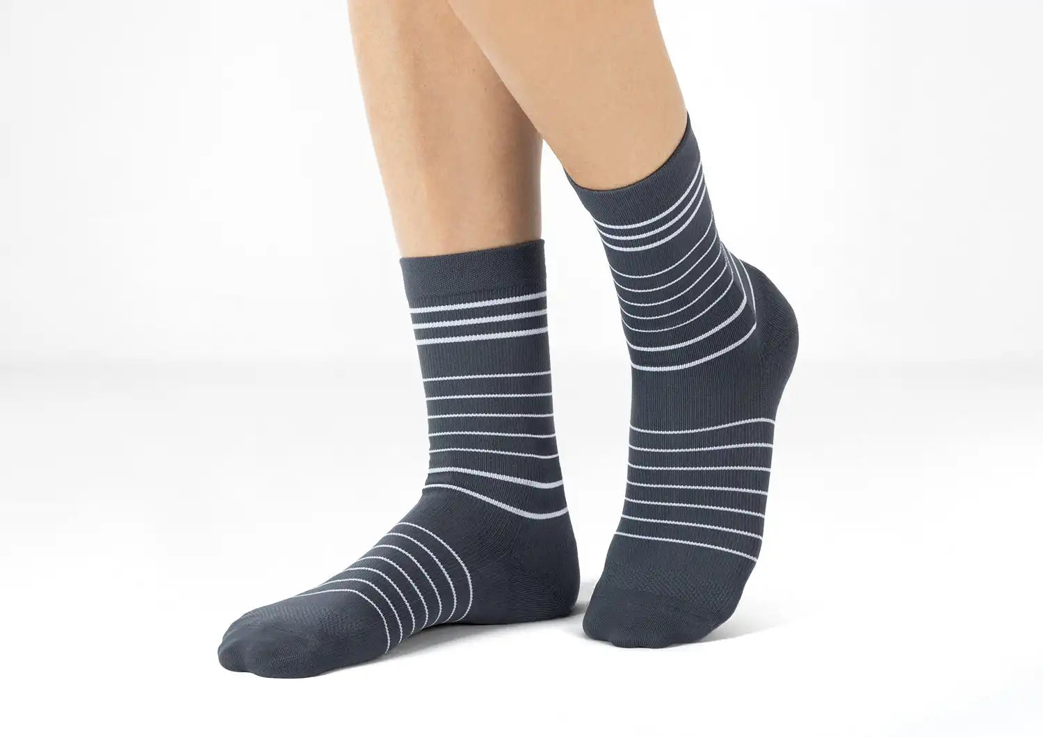 Mid-Calf Compression Socks 18-25 mmHg - Dark Gray Secondary image